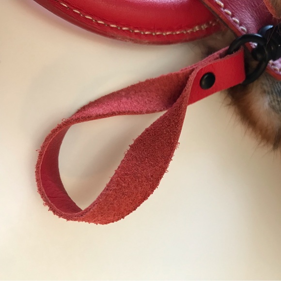 Authentic wild fur bag with chic denim and red leather circle handle - Picture 6 of 7